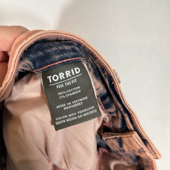 Torrid Mid Rise Midi Stretch Coral Acid Wash Denim Shorts - Picture 11 of 11